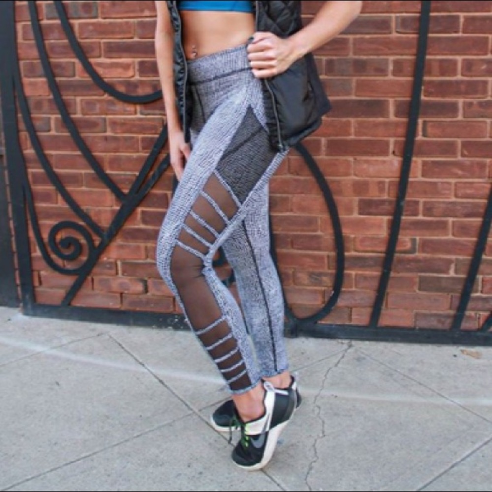 Lululemon Wild and Free Net White Black Leggings